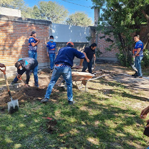 11.equipo-ubs-mexico-excavando-terreno