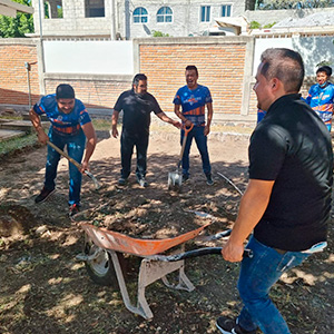 17.equipo-ubs-mexico-mejorando-escuela