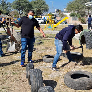 6.equipo-ubs-mexico-construyendo-jardín